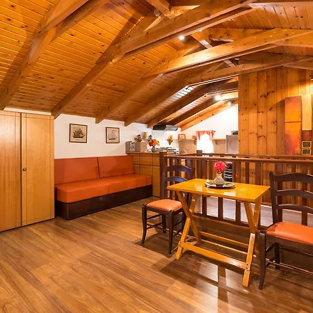 扎卡迪斯海滩公寓式酒店